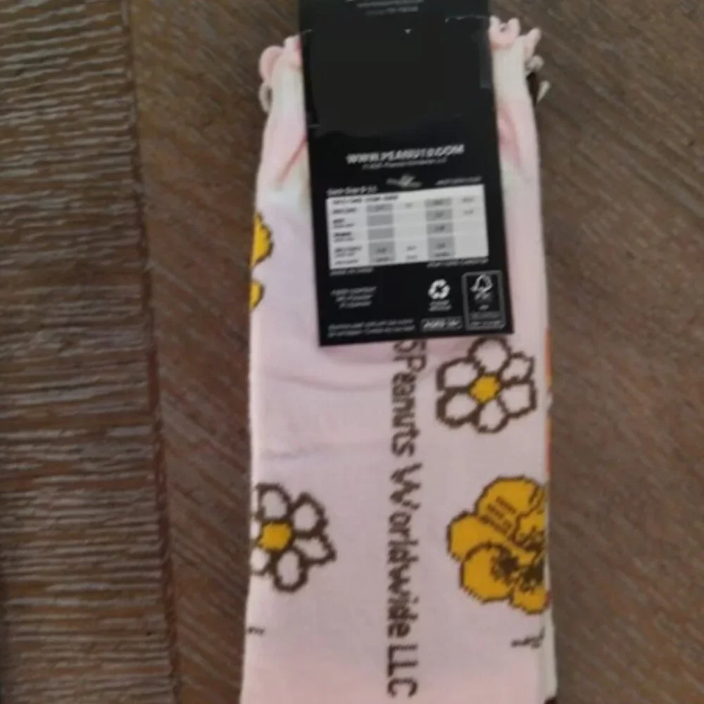 Peanuts Snoopy 2 Pair Adult Ruffled Ankle Sock Set